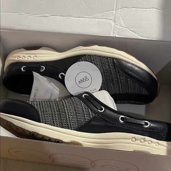 Easy Spirit Black Travelport Slip-On - Picture 8 of 8